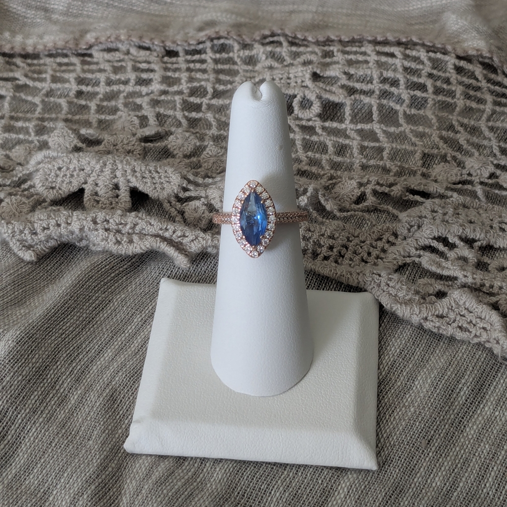 Elegant Blue Ombre Crystal and Rose Gold Women's Ring